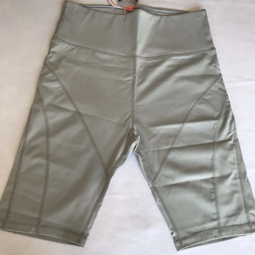 High Waist Biker Shorts Gray Women's size Large Pockets 9" Inseam Soft - Picture 5 of 15